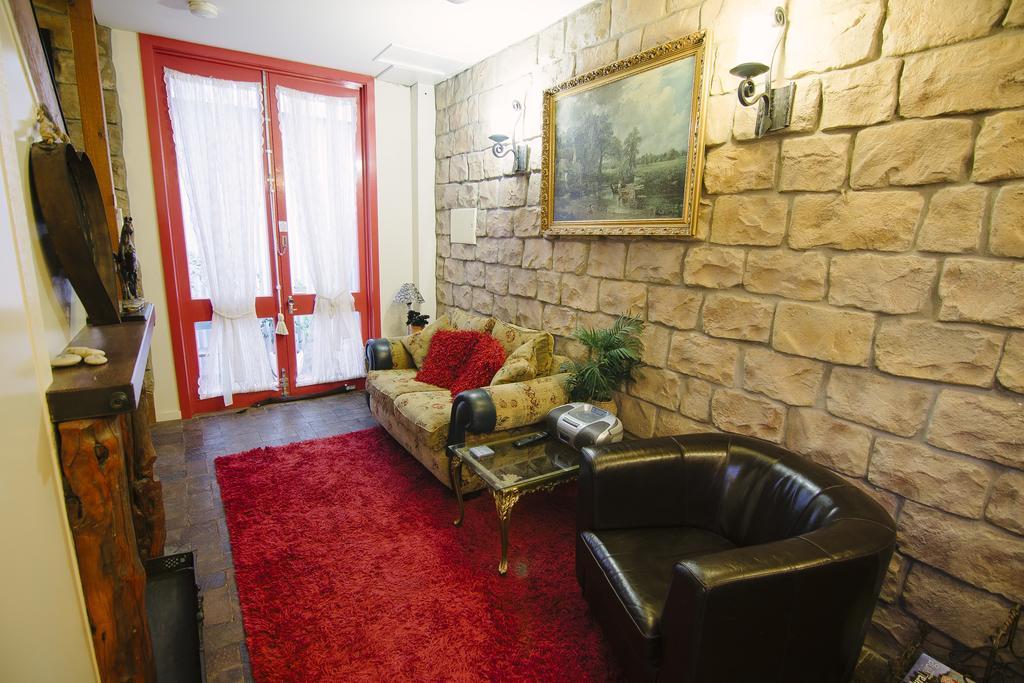 The Stable On Olive Apartment *